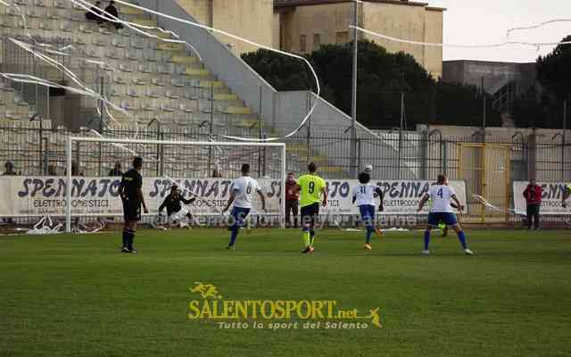 il rigore calciato fuori da tedesco - Casarano-Mola 0-0 151115 ss palama'