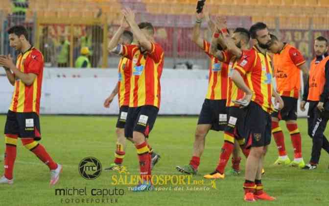 lecce deluso applausi post matera 030416 michel caputo