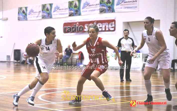 valentina siccardi in azione - intrepida brindisi - empoli 020416 ss giannuzzi