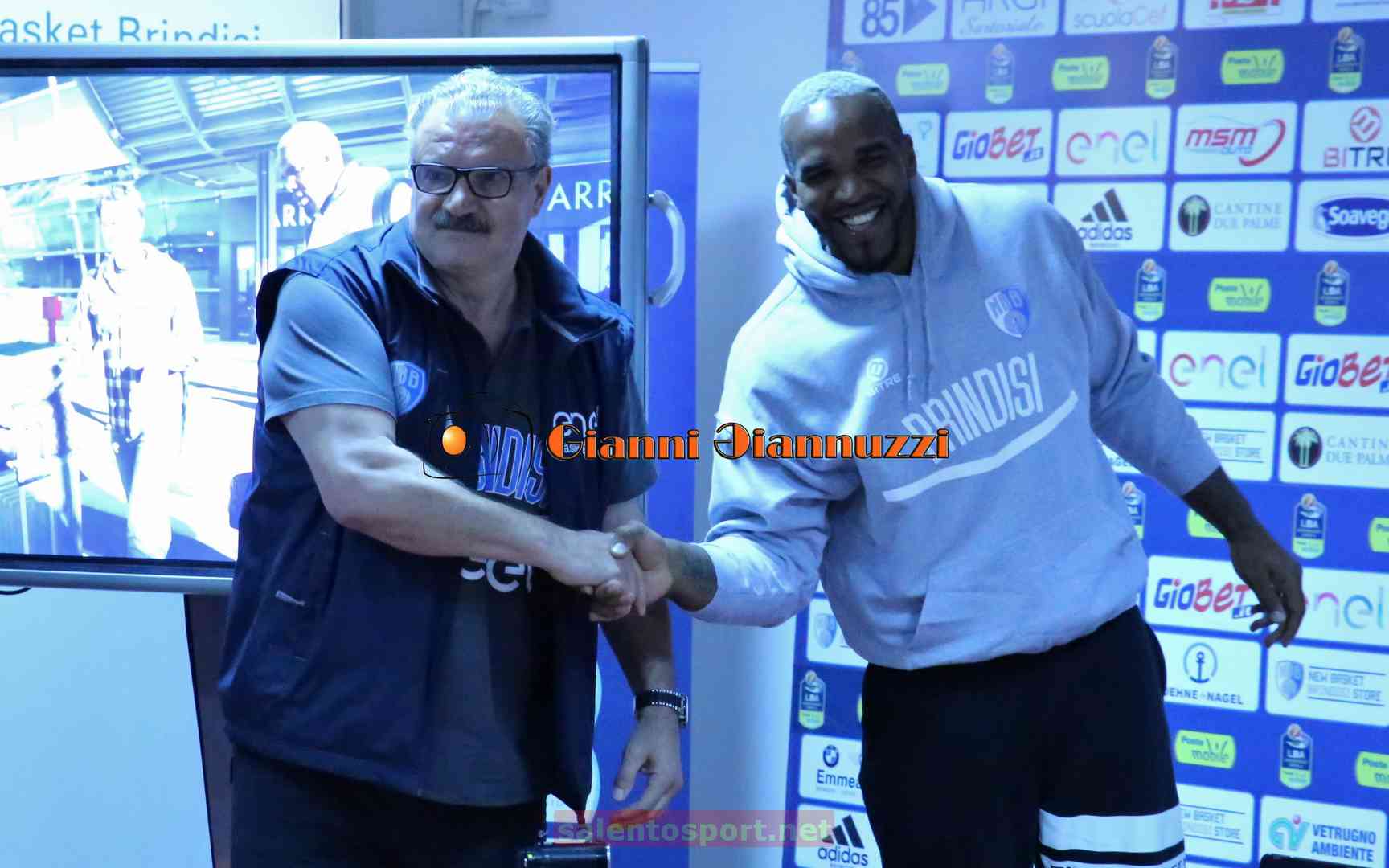 coach Sacchetti con Samuels